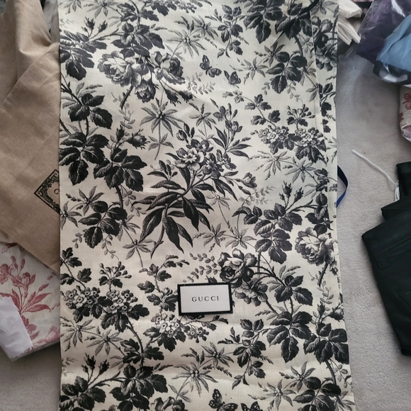 Authentic Guggi shopping bag - Picture 7 of 14